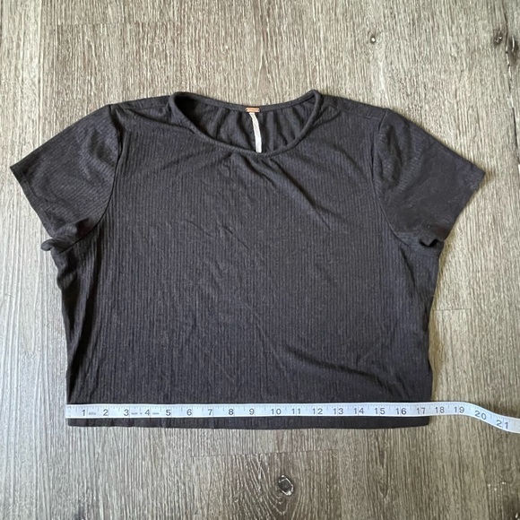 Free People Gray Crop T-Shirt Short Sleeve - Picture 3 of 5